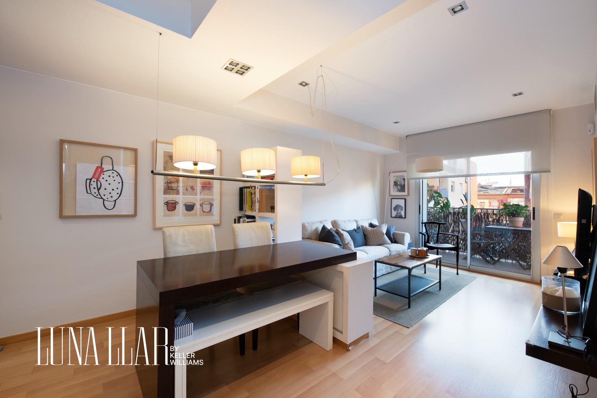 Sala d'estar de Dúplex en venda en Castelldefels amb Parquet, Terrassa i Balcó