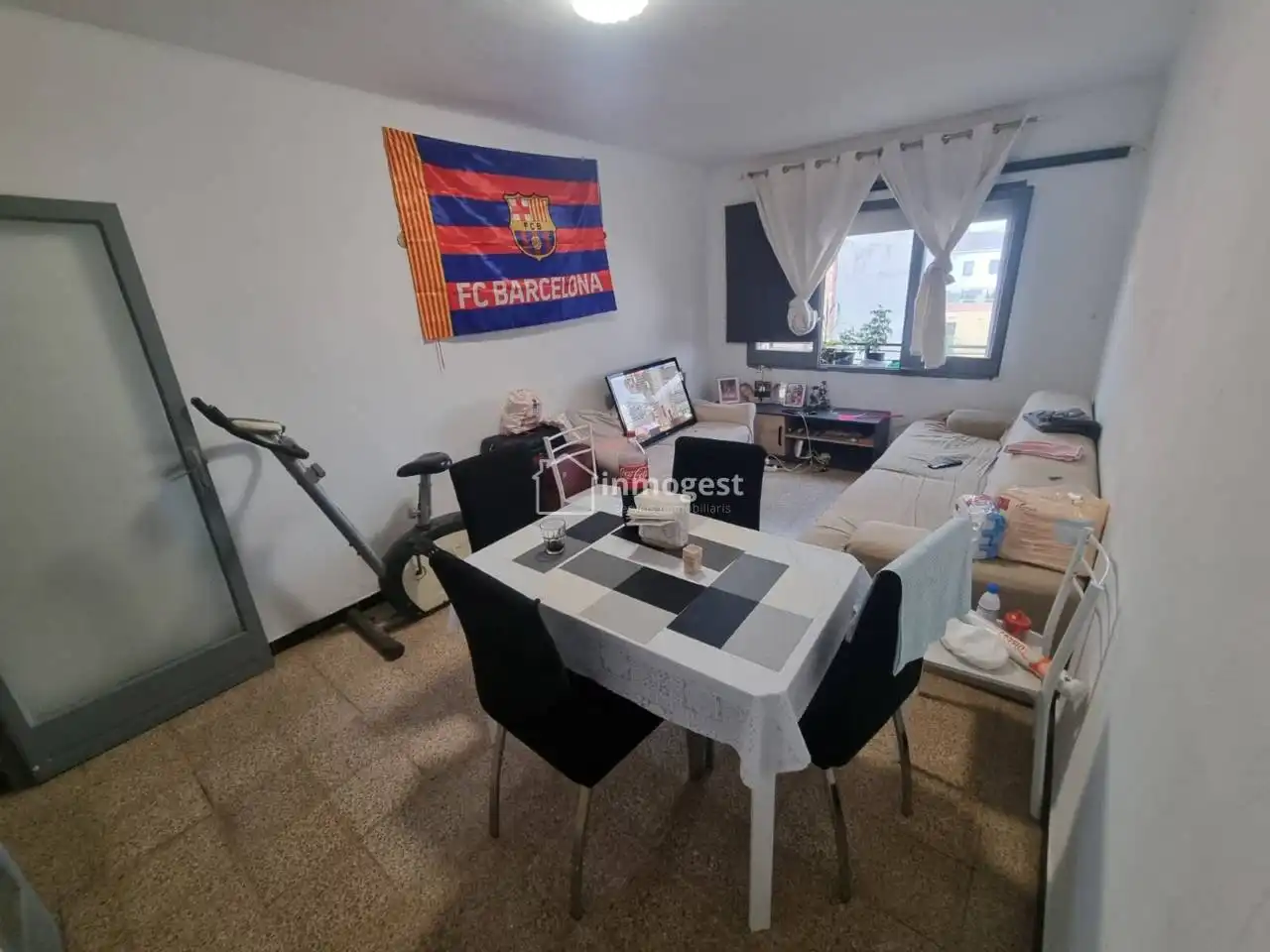 Sala d'estar de Pis en venda en Salt amb Balcó