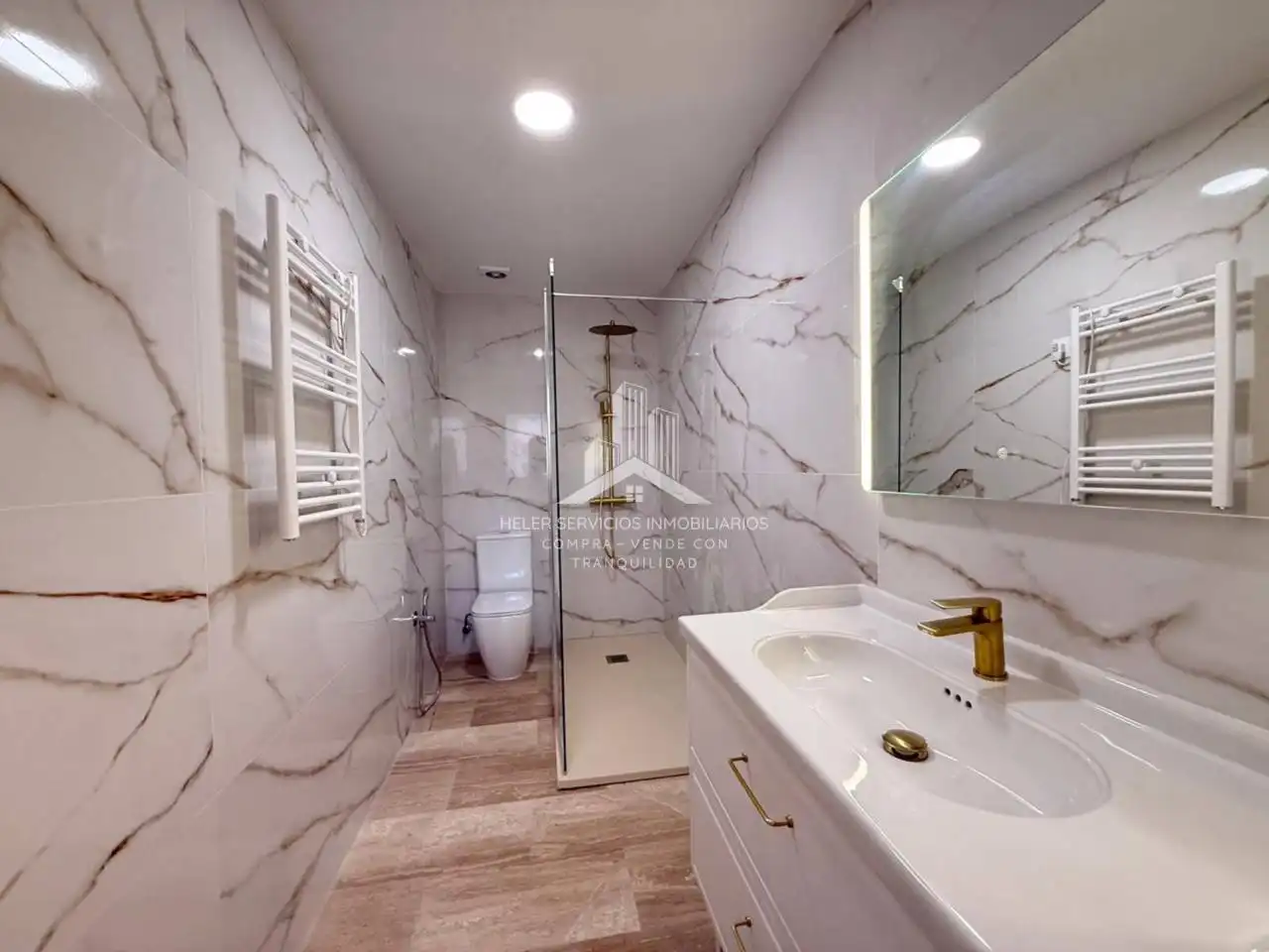 Baño de Piso en venta en Castellón de la Plana / Castelló de la Plana con Aire acondicionado, Calefacción y Alarma