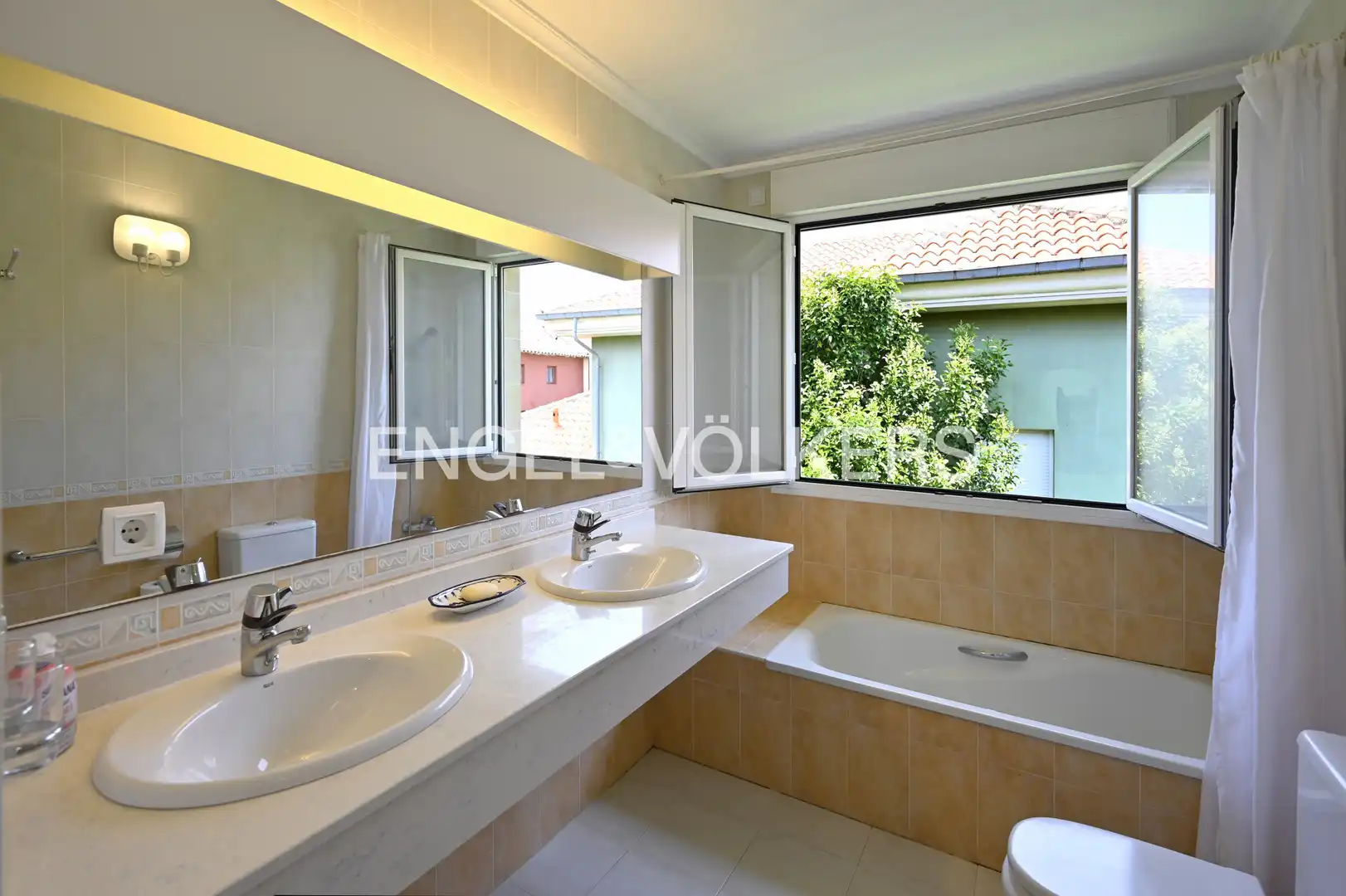 Bathroom of Houses for sale in San Vicente de la Barquera  with Heating and Private garden