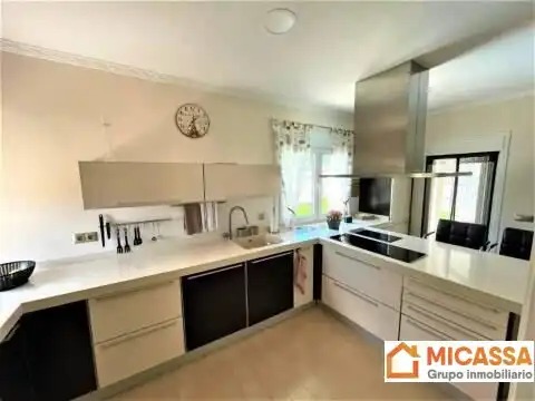 Cocina de Casa o chalet en venta en Los Barrios con Aire acondicionado, Calefacción y Jardín privado