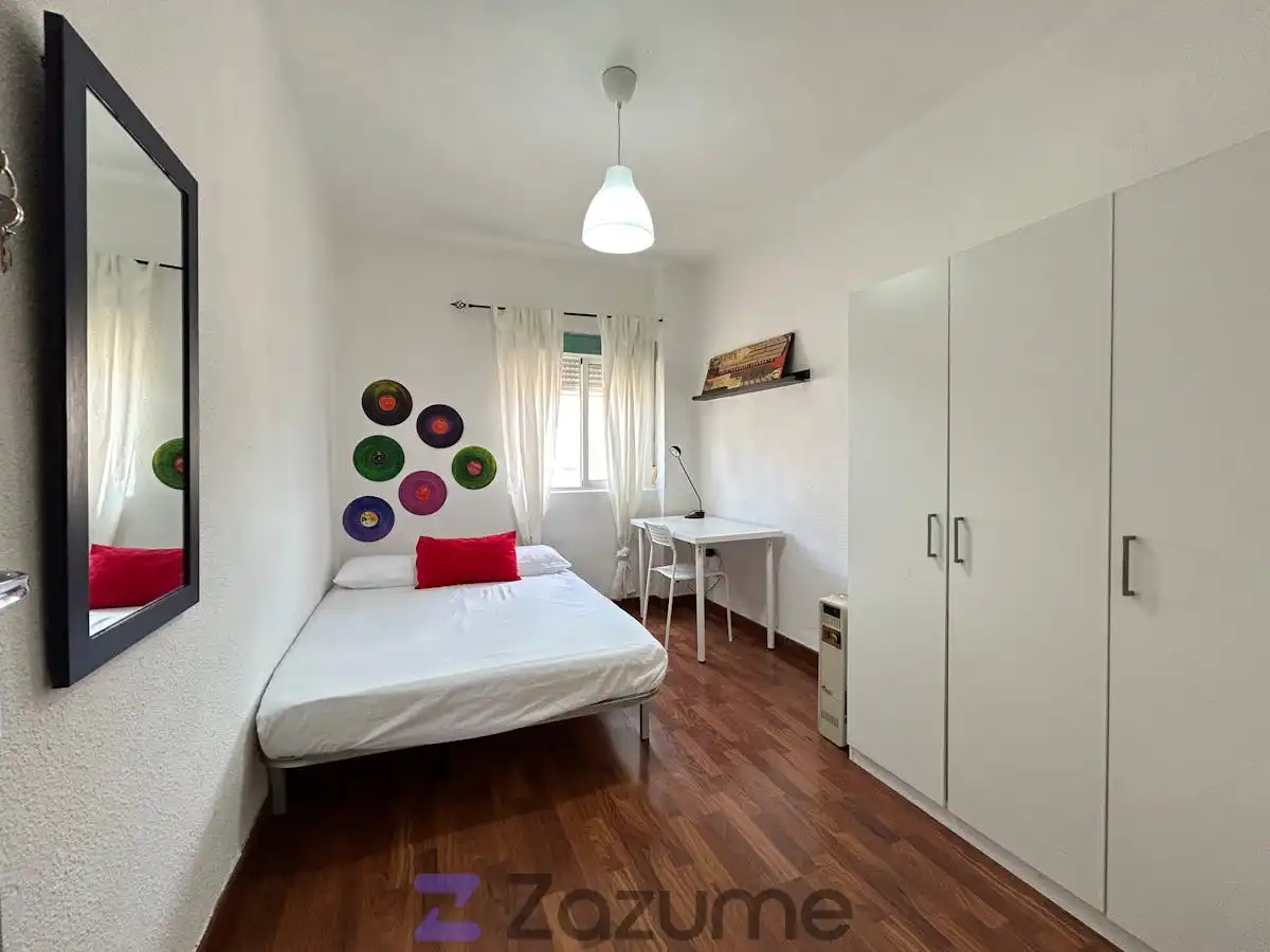 Habitación de Piso de alquiler en Granada con Amueblado, Horno y Lavadora