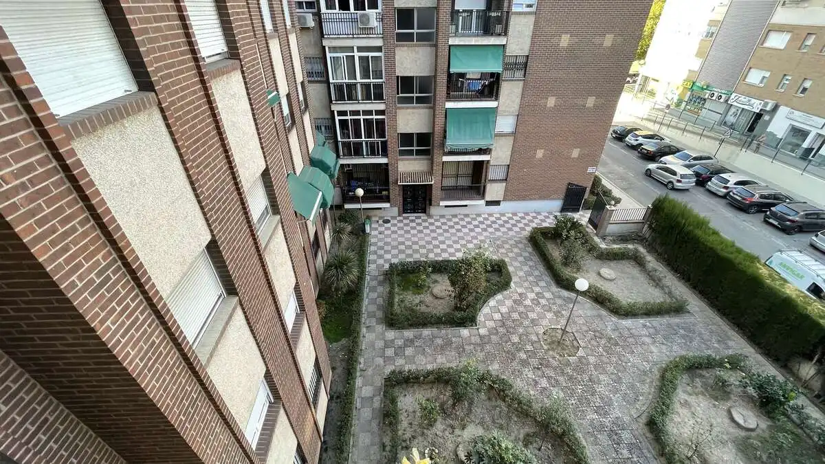 Exterior view of Flat for rent in Granada  with Air Conditioner, Heating and Terrace