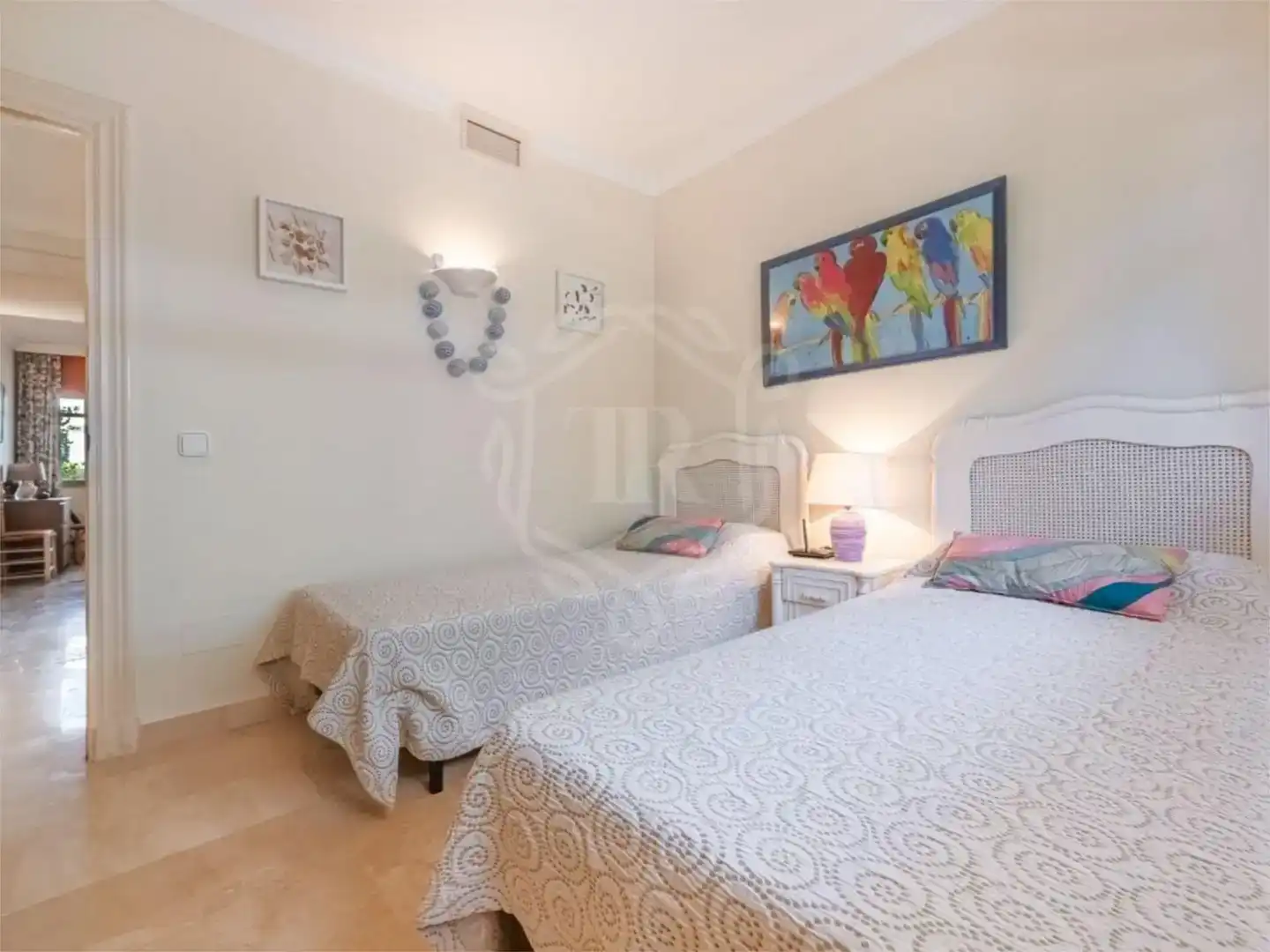 Habitación de Apartamento en venta en Marbella con Aire acondicionado y Piscina