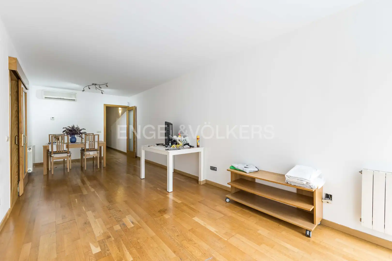 Sala d'estar de Pis en venda en Barcelona amb Calefacció, Parquet i Piscina