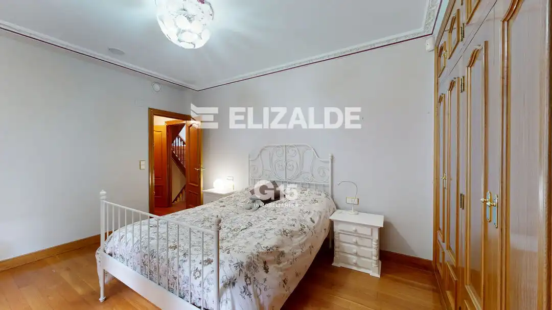 Dormitori de Casa o xalet en venda en Hondarribia amb Calefacció, Jardí privat i Terrassa