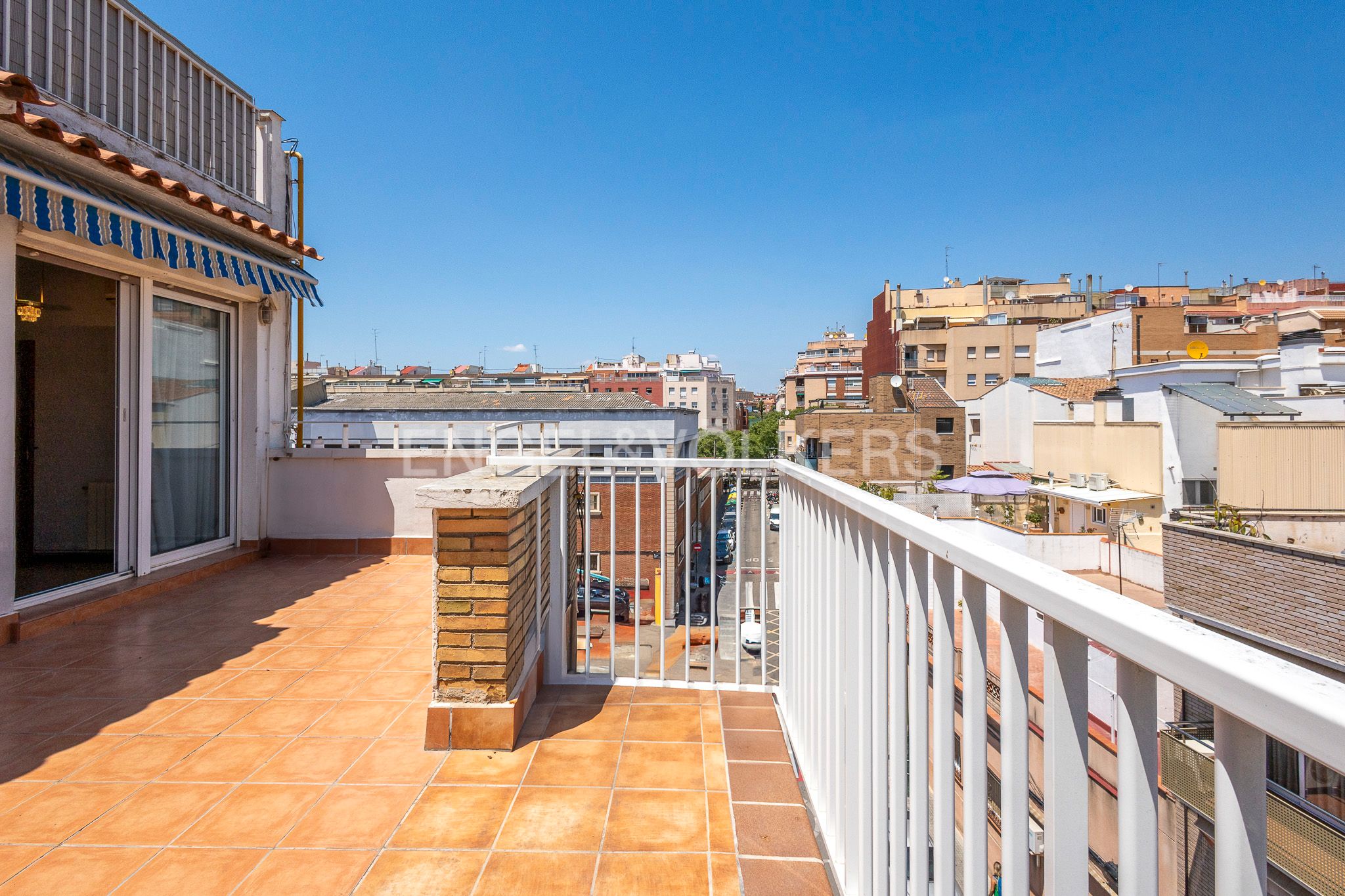 Exterior view of Attic for sale in Esplugues de Llobregat  with Air Conditioner, Heating and Terrace