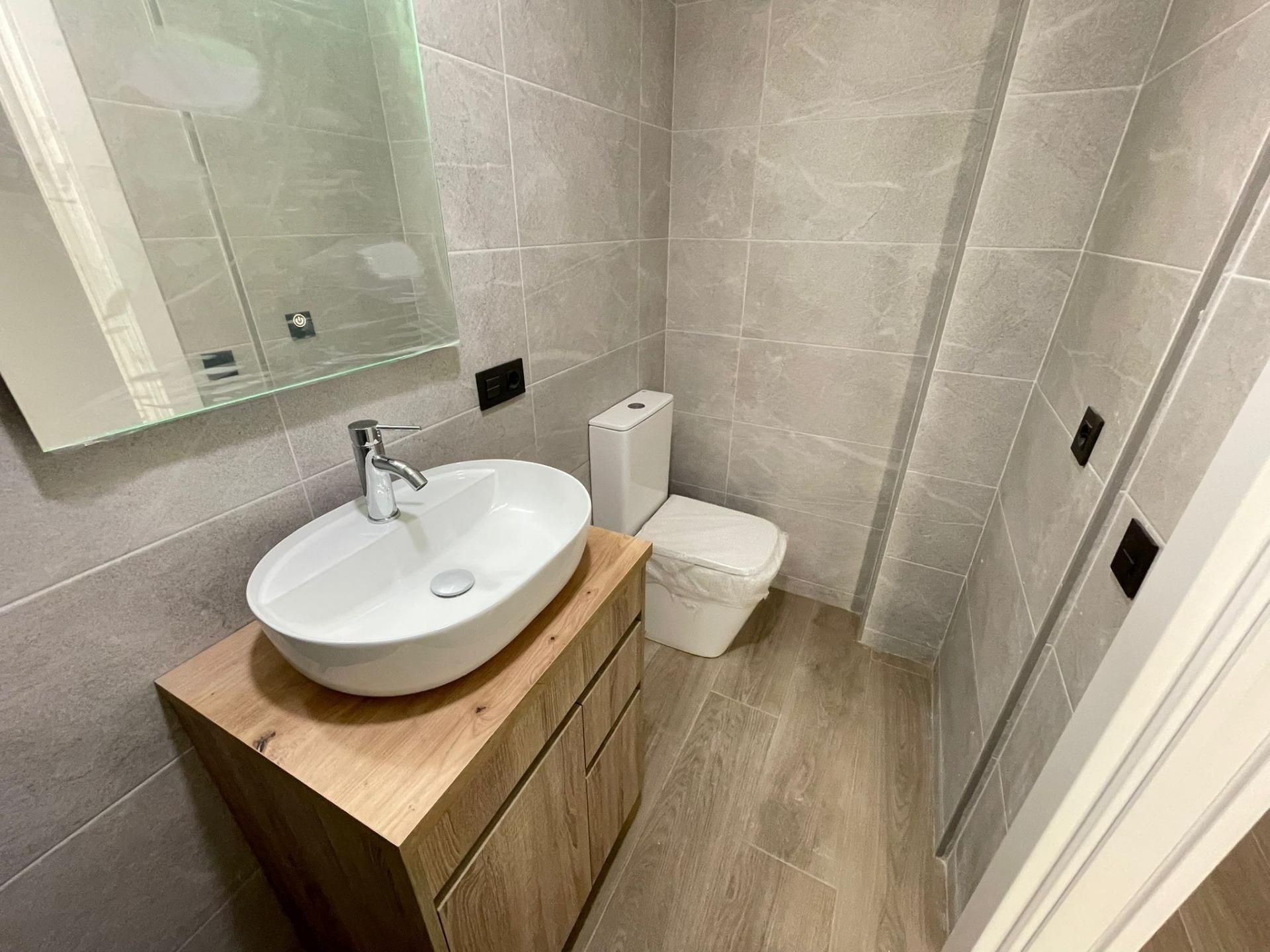 Bathroom of Flat for sale in Terrassa
