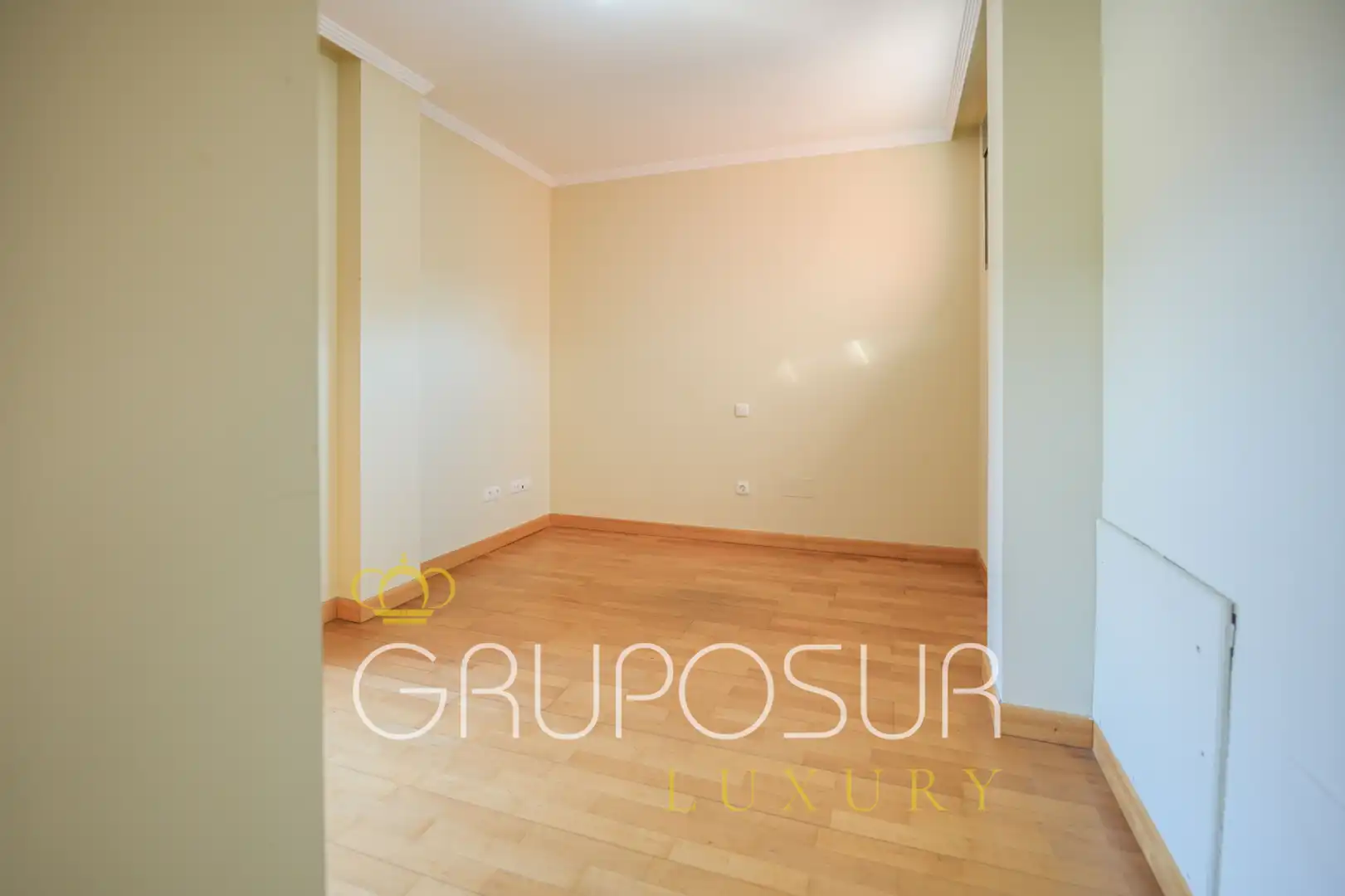 Dormitori de Casa adosada en venda en Valladolid amb Calefacció, Jardí privat i Parquet
