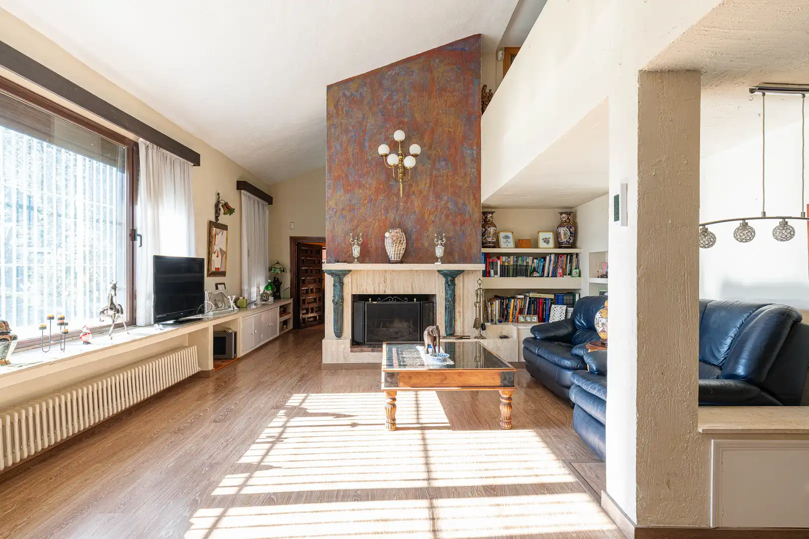 Living room of Houses for sale in Villanueva de la Cañada  with Air Conditioner, Heating and Private garden