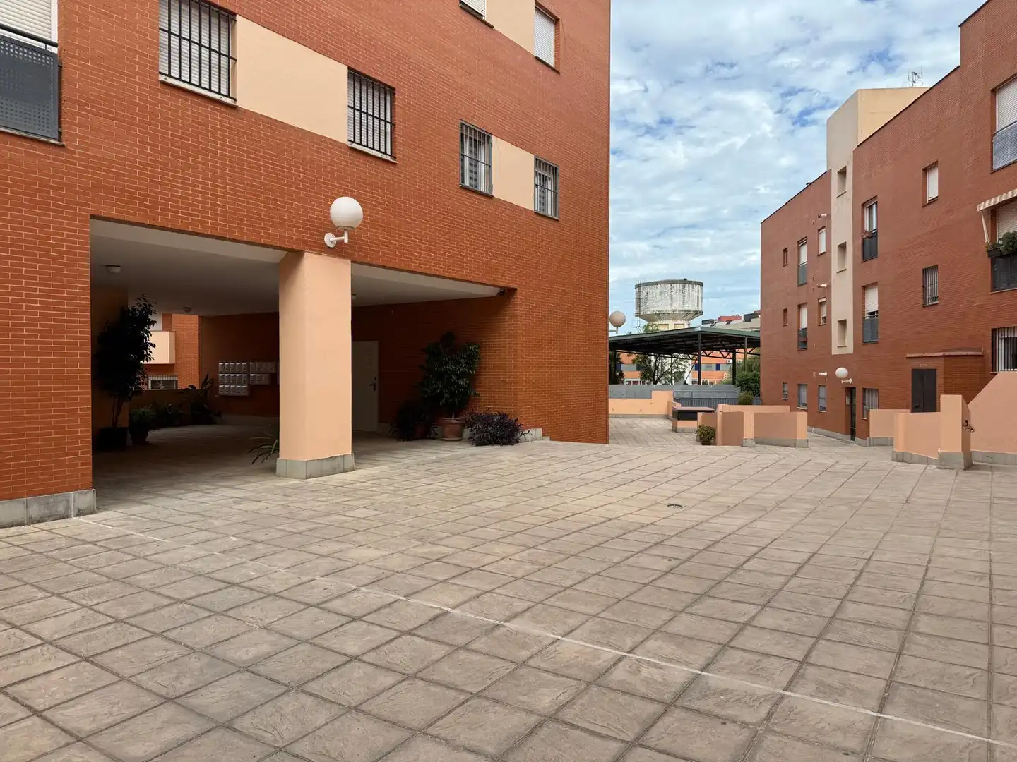 Vista exterior de Pis en venda en Dos Hermanas amb Aire condicionat, Traster i Moblat