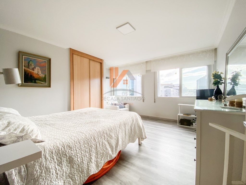 Bedroom of Flat for sale in Santiago de Compostela   with Oven