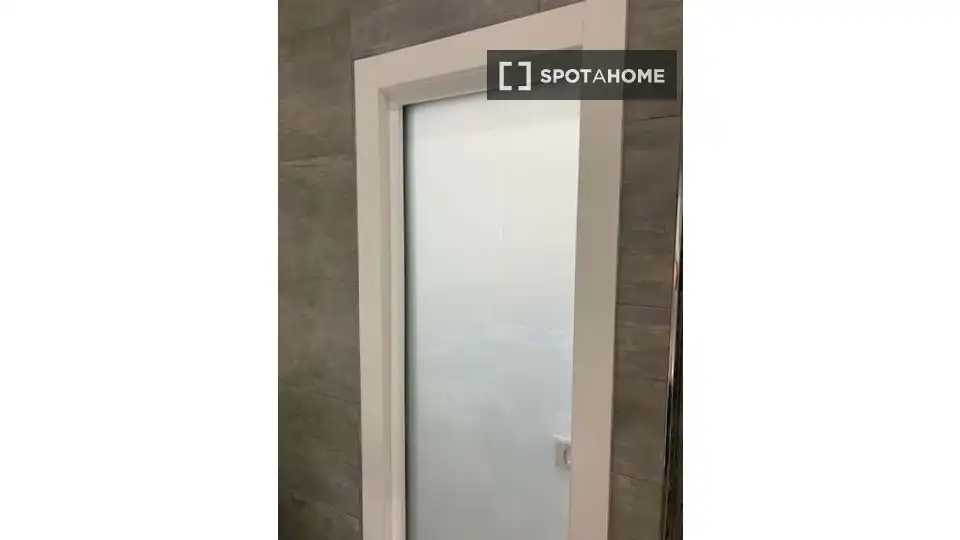 Bathroom of Flat for rent in Madrid  with Air Conditioner, Heating and Furnished