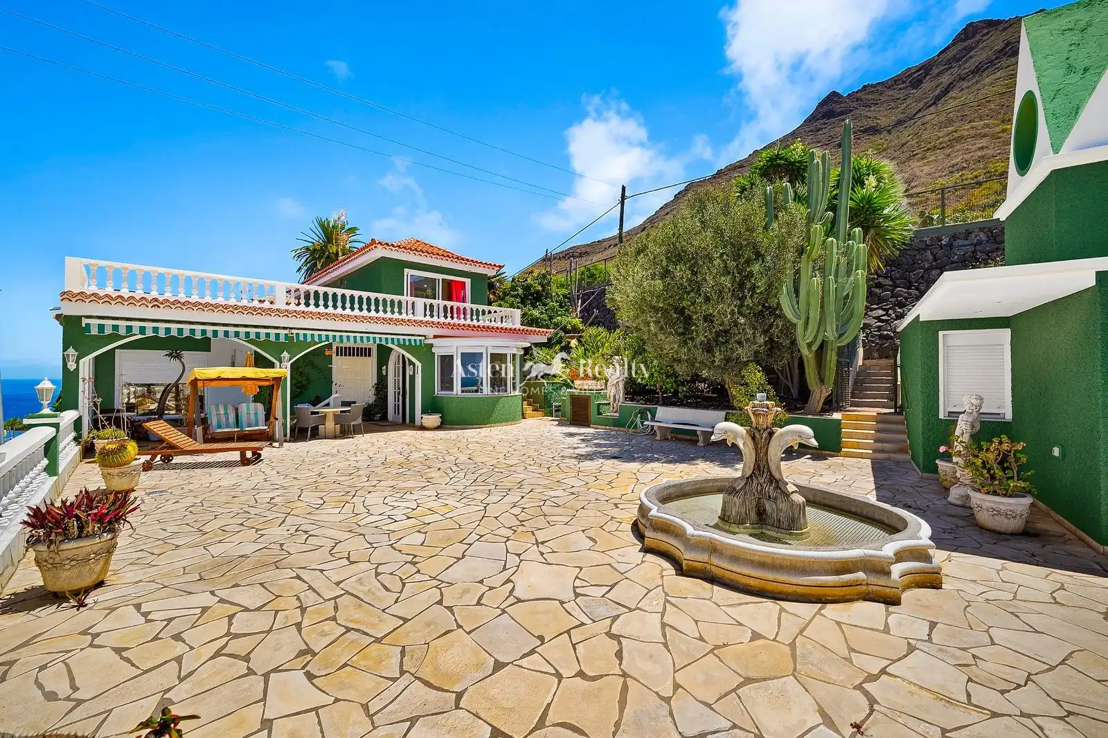 Vista exterior de Casa o chalet en venta en San Cristóbal de la Laguna con Terraza, Trastero y Piscina