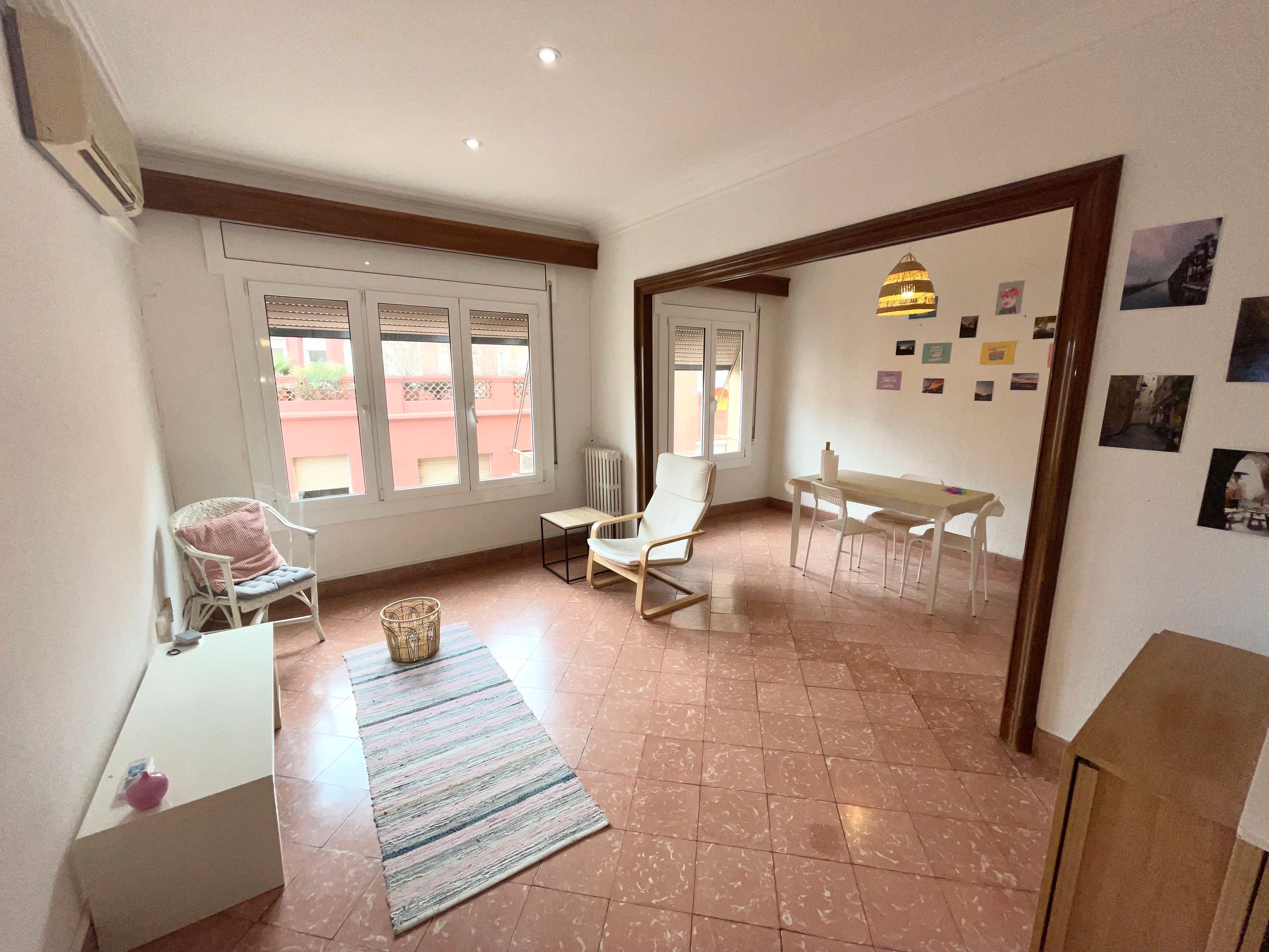 Sala de estar de Piso de alquiler en  Barcelona Capital con Aire acondicionado, Calefacción y Trastero