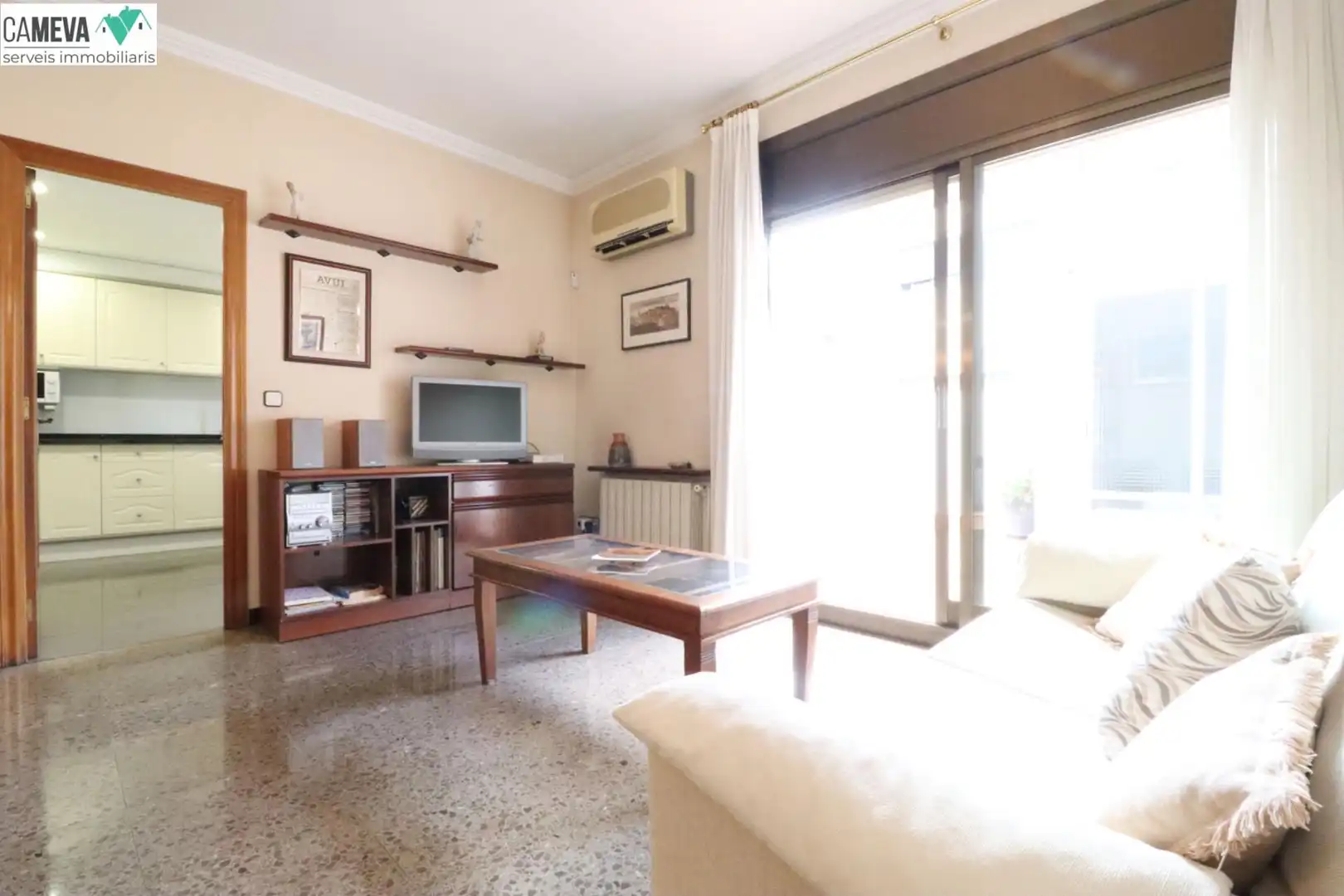 Sala de estar de Casa adosada en venta en Barberà del Vallès con Aire acondicionado, Calefacción y Terraza