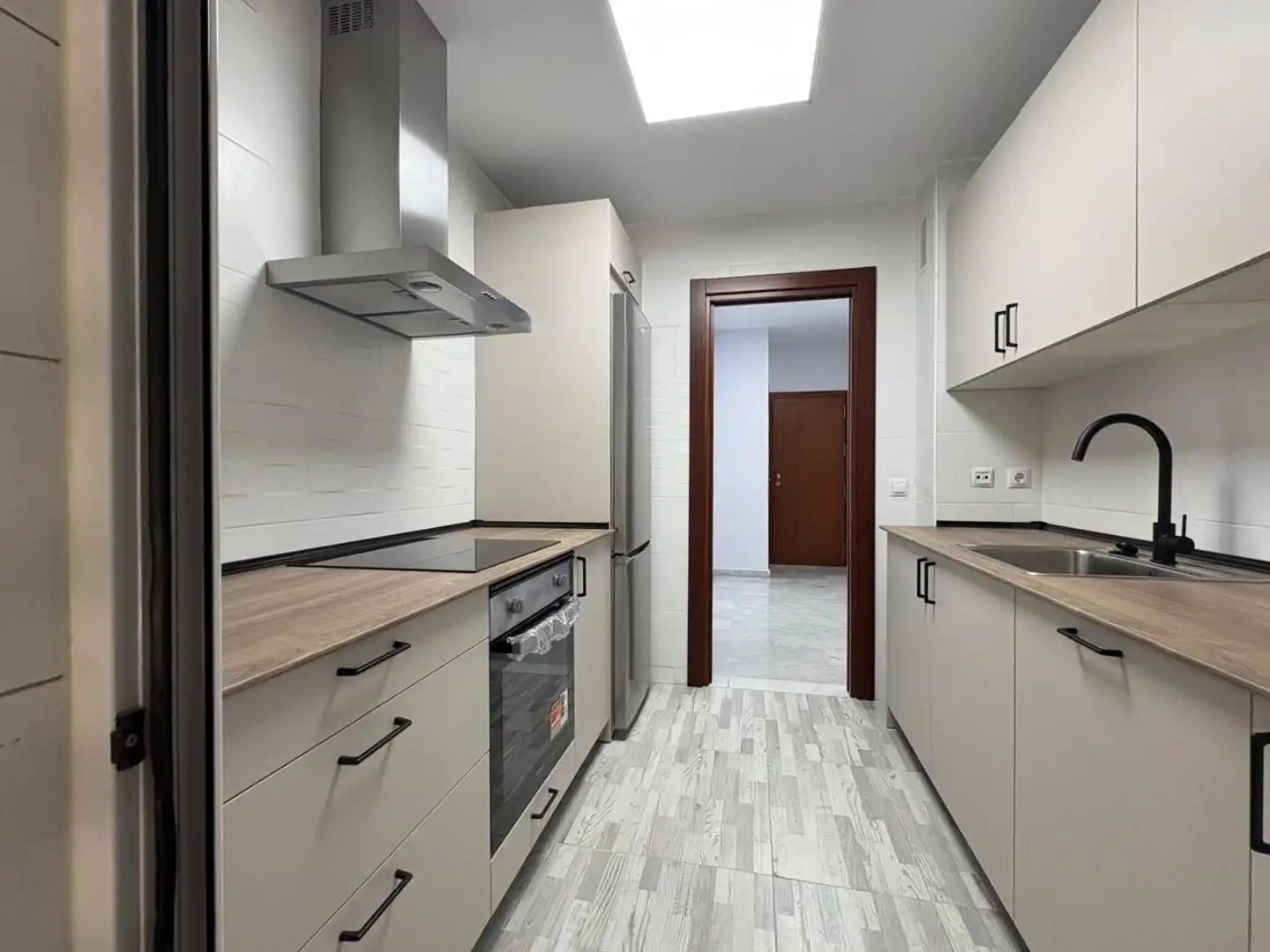 Appartamento con terrazza in affitto a Avenida Avenida Ciencias