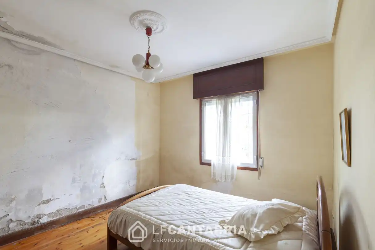 Bedroom of Houses for sale in Santander  with Heating, Private garden and Balcony