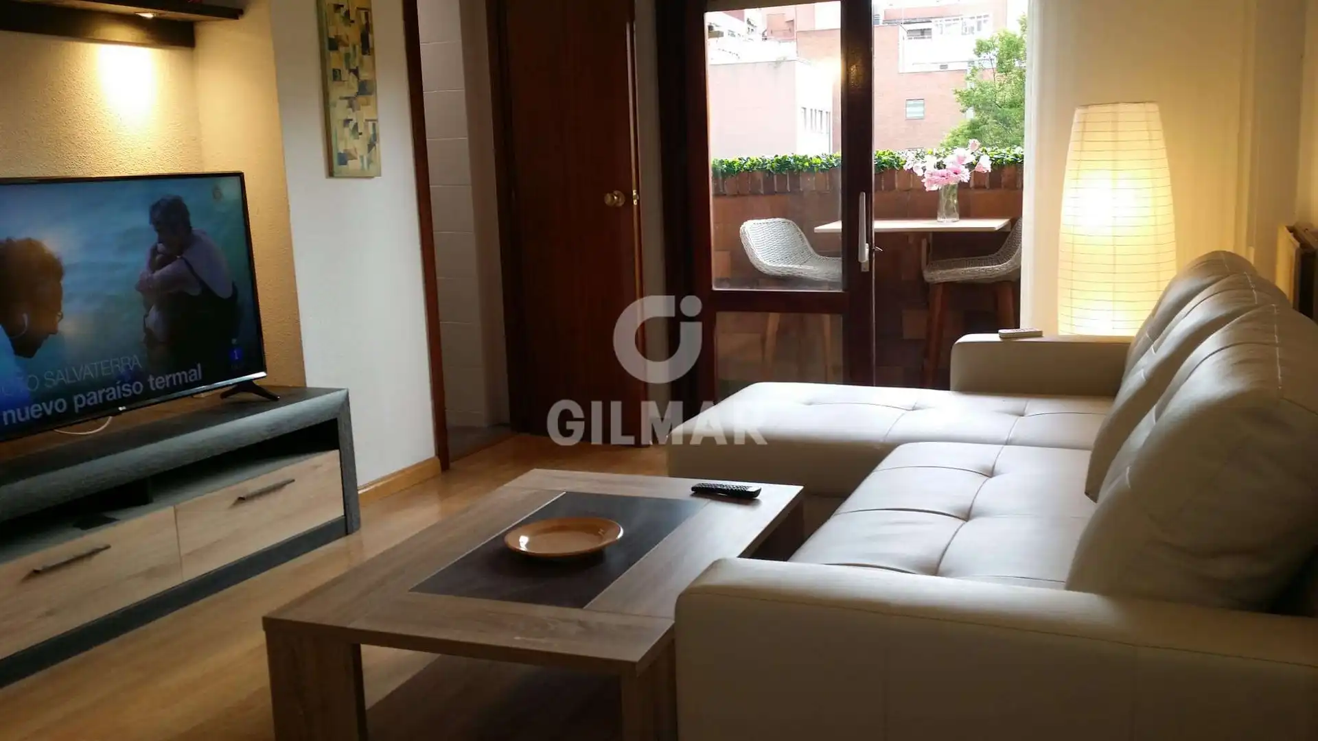 Sala d'estar de Pis en venda en Madrid amb Calefacció i Balcó