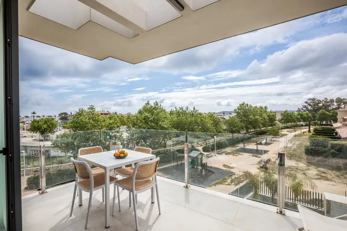 Terrasse von Wohnungen zur Miete in Jávea / Xàbia mit Klimaanlage, Privatgarten und Schwimmbad