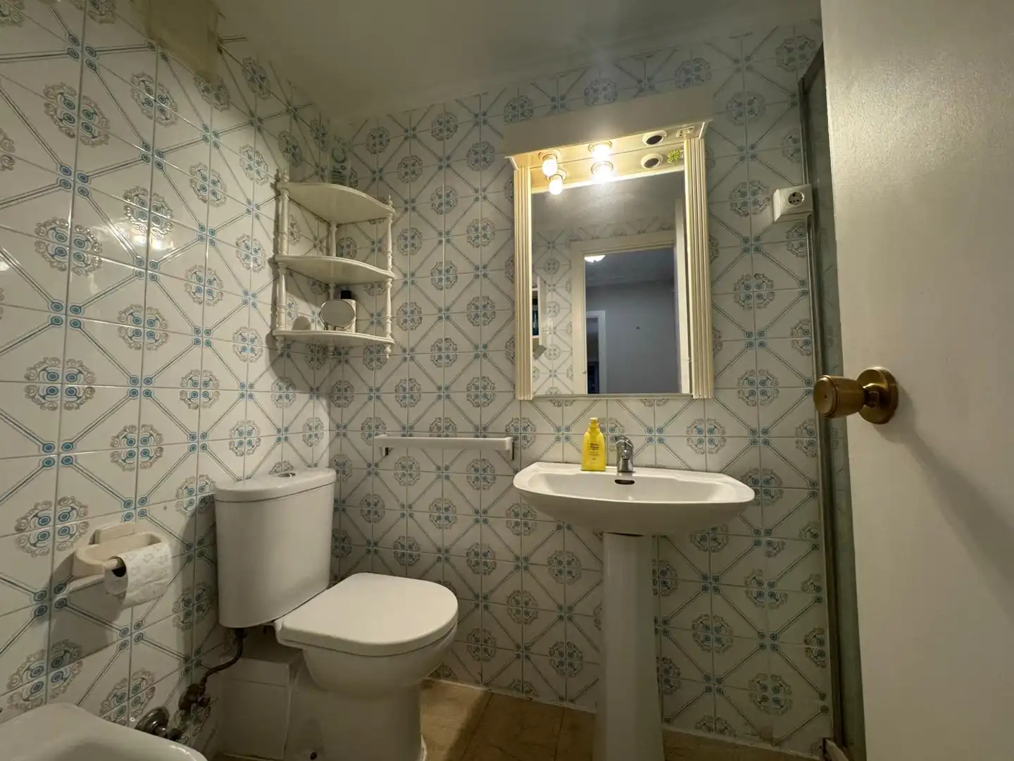 Bathroom of Flat for sale in Sevilla  with Terrace, Storage room and Balcony