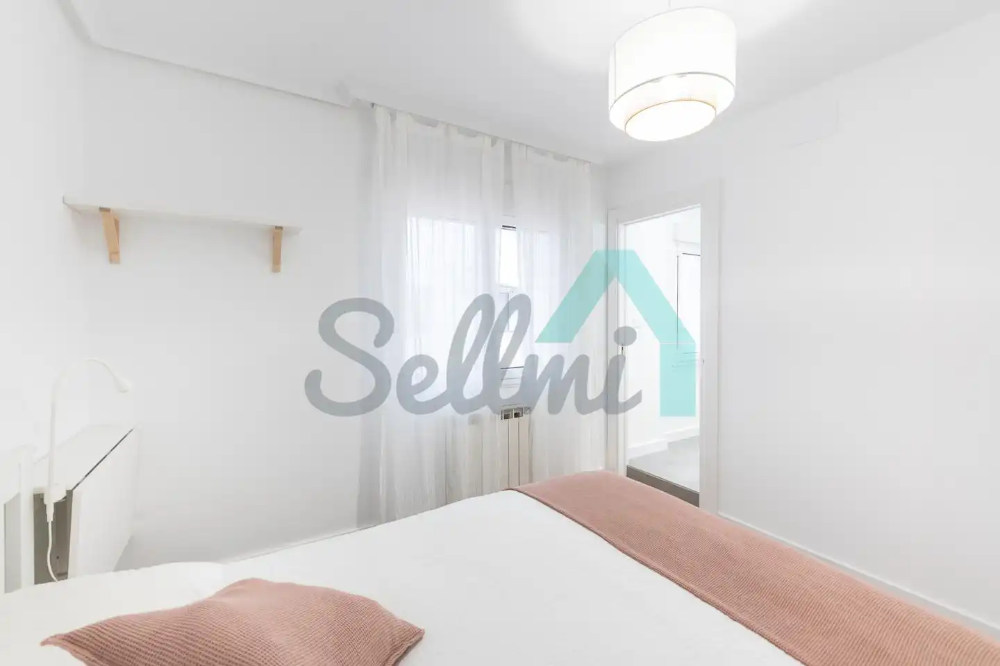 Schlafzimmer von Wohnung zur Miete in Oviedo  mit Heizung, Parkett und Terrasse