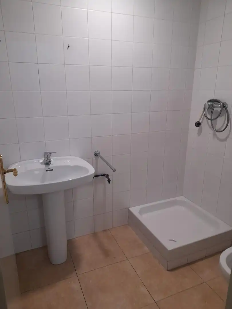 Bany de Local de lloguer en Mataró amb Aire condicionat