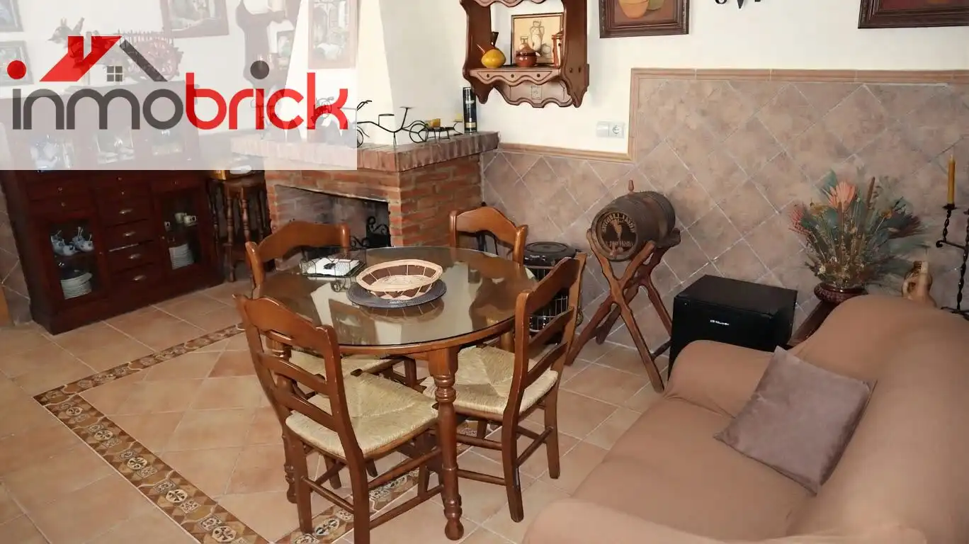 Casa amb terrassa en venda a Rute