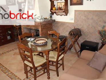 Casa amb balcó en venda a Rute