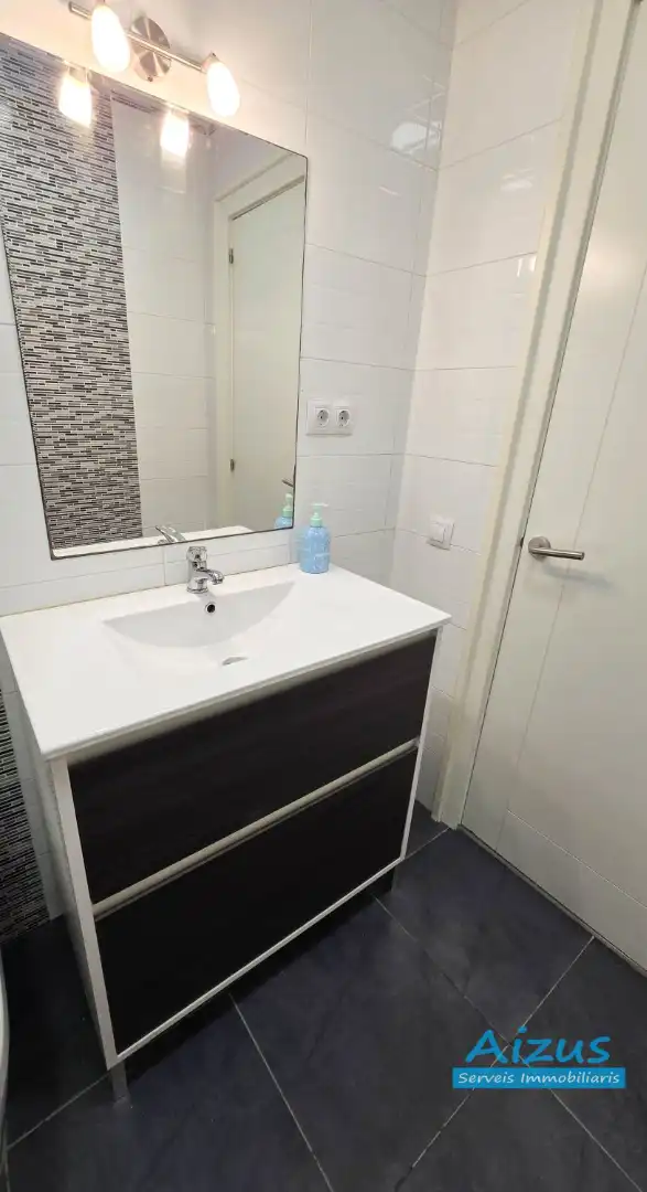 Badezimmer von Erdgeschoss zum Verkauf in Ripollet mit Ofen