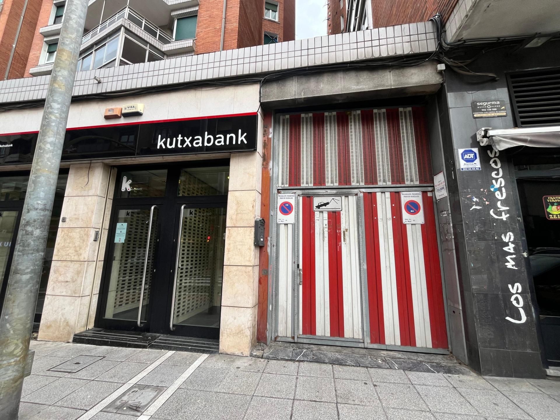 Vista exterior de Garatge en venda en Basauri 