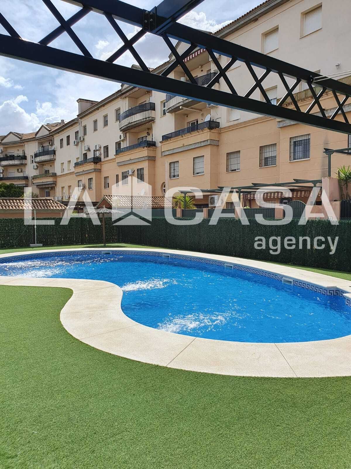 Swimming pool of Flat for sale in Dos Hermanas