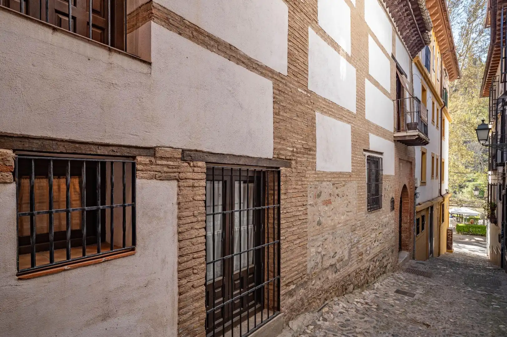 Exterior view of Buildings for sale in Granada