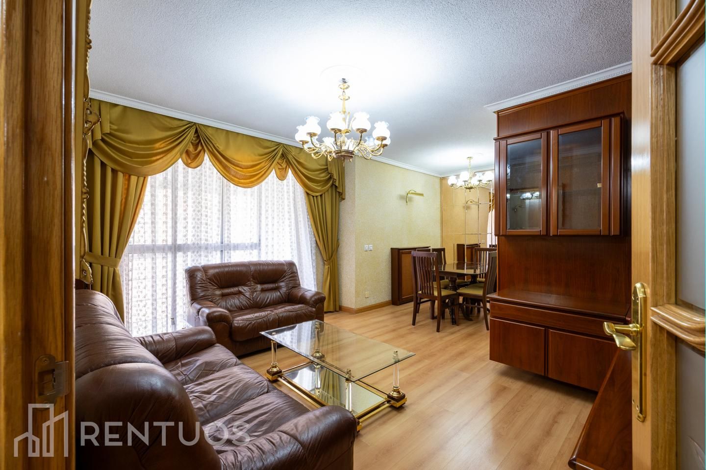 Living room of Flat to rent in  Madrid Capital  with Air Conditioner, Heating and Parquet flooring
