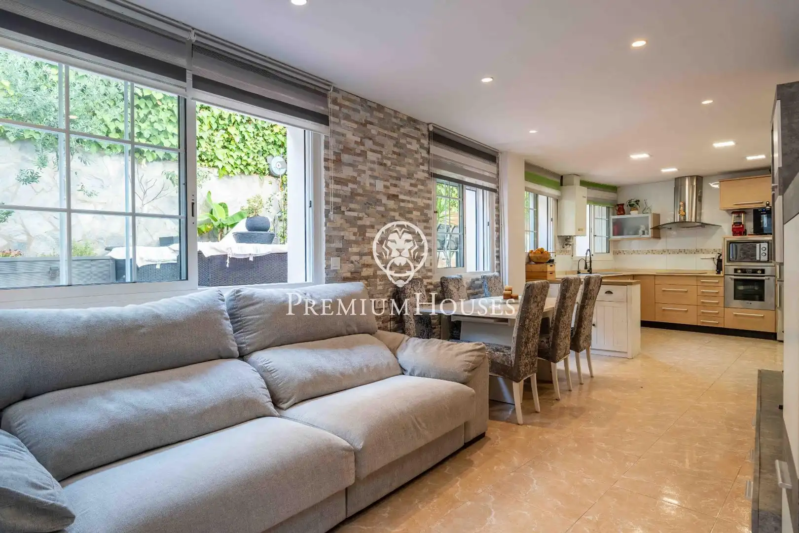 Sala de estar de Planta baja en venta en Sitges con Calefacción, Jardín privado y Terraza