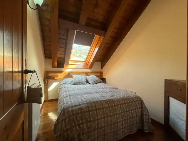 Habitación de Apartamento en venta en Esterri d'Àneu con Calefacción, Amueblado y Balcón