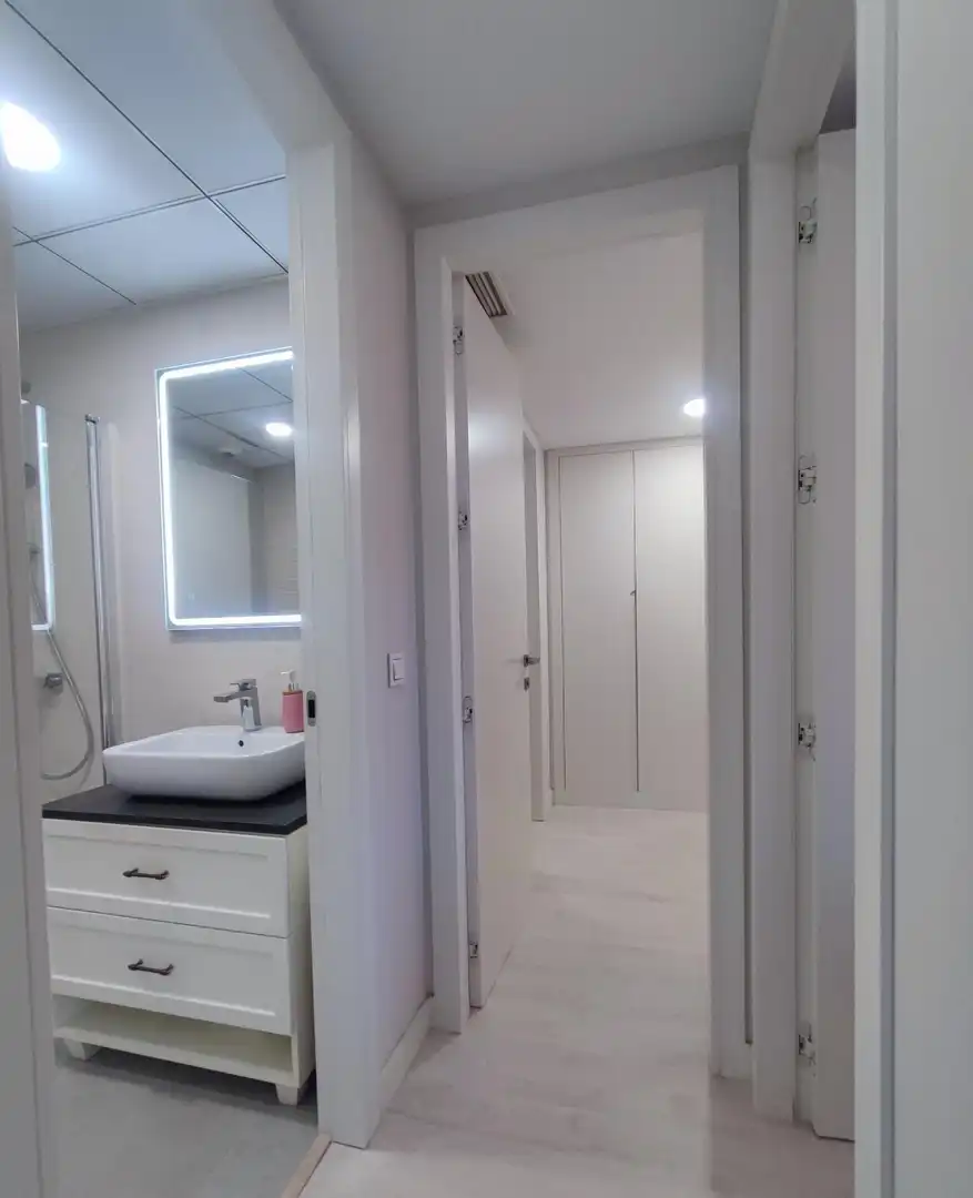 Baño de Piso de alquiler en Almería con Aire acondicionado, Calefacción y Jardín privado