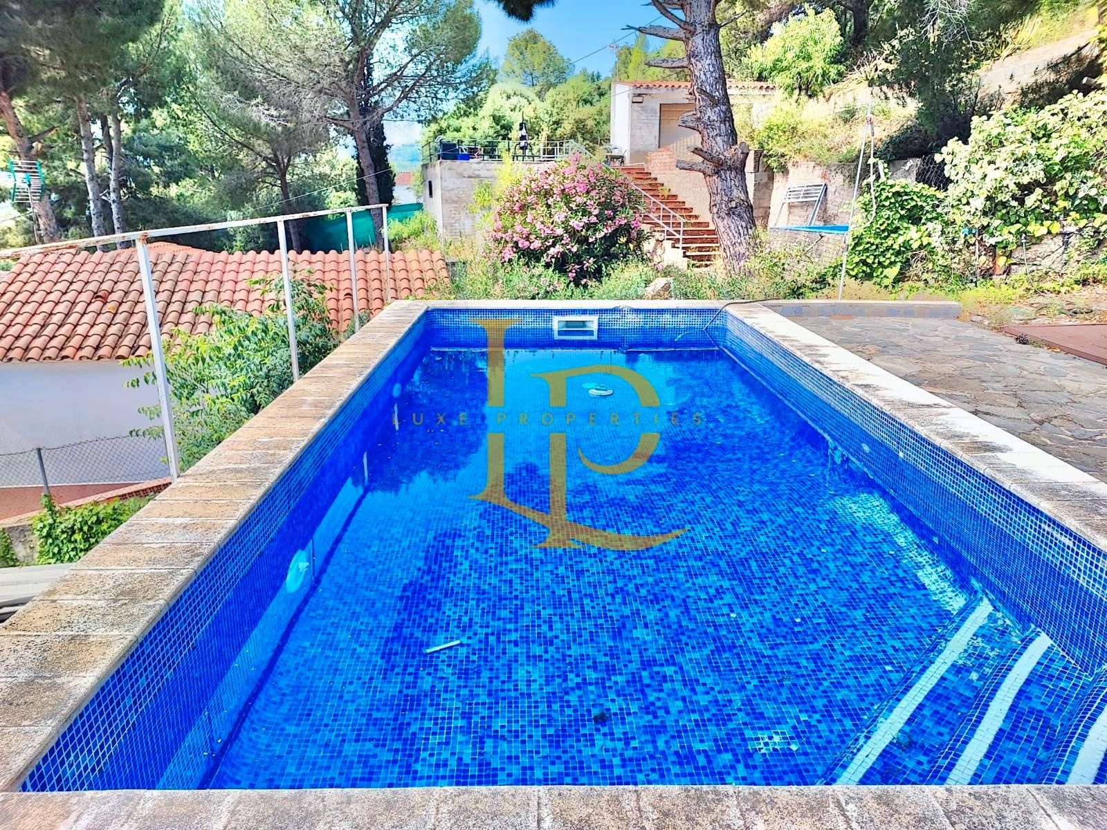 Piscina de Casa o xalet en venda en Esparreguera amb Calefacció, Jardí privat i Terrassa