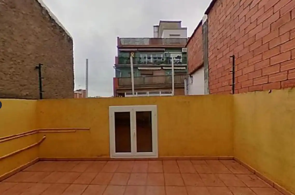 Vista exterior de Piso en venta en Sant Andreu de la Barca, Barcelona