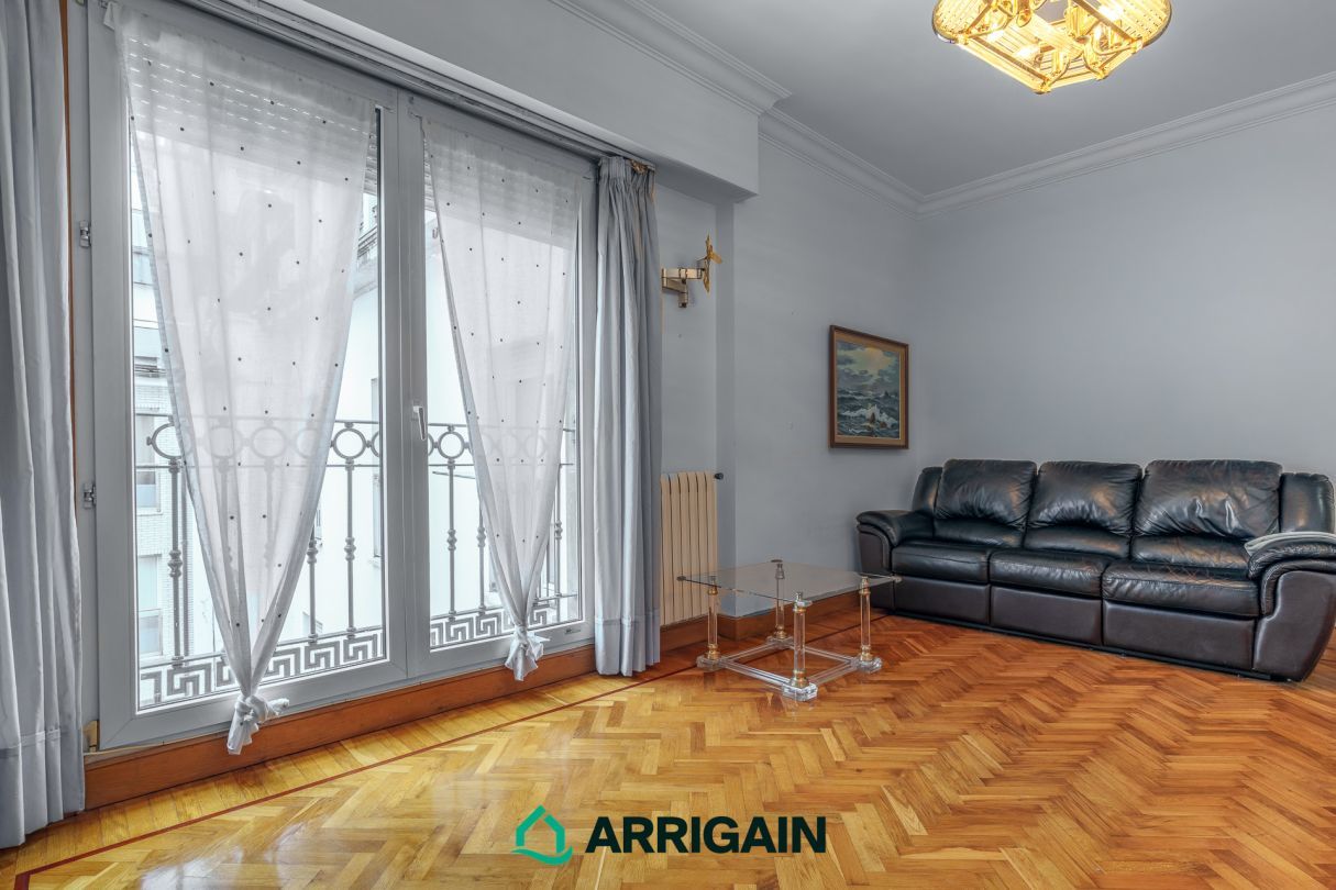 Habitación de Piso en venta en Donostia - San Sebastián  con Calefacción, Trastero y Balcón