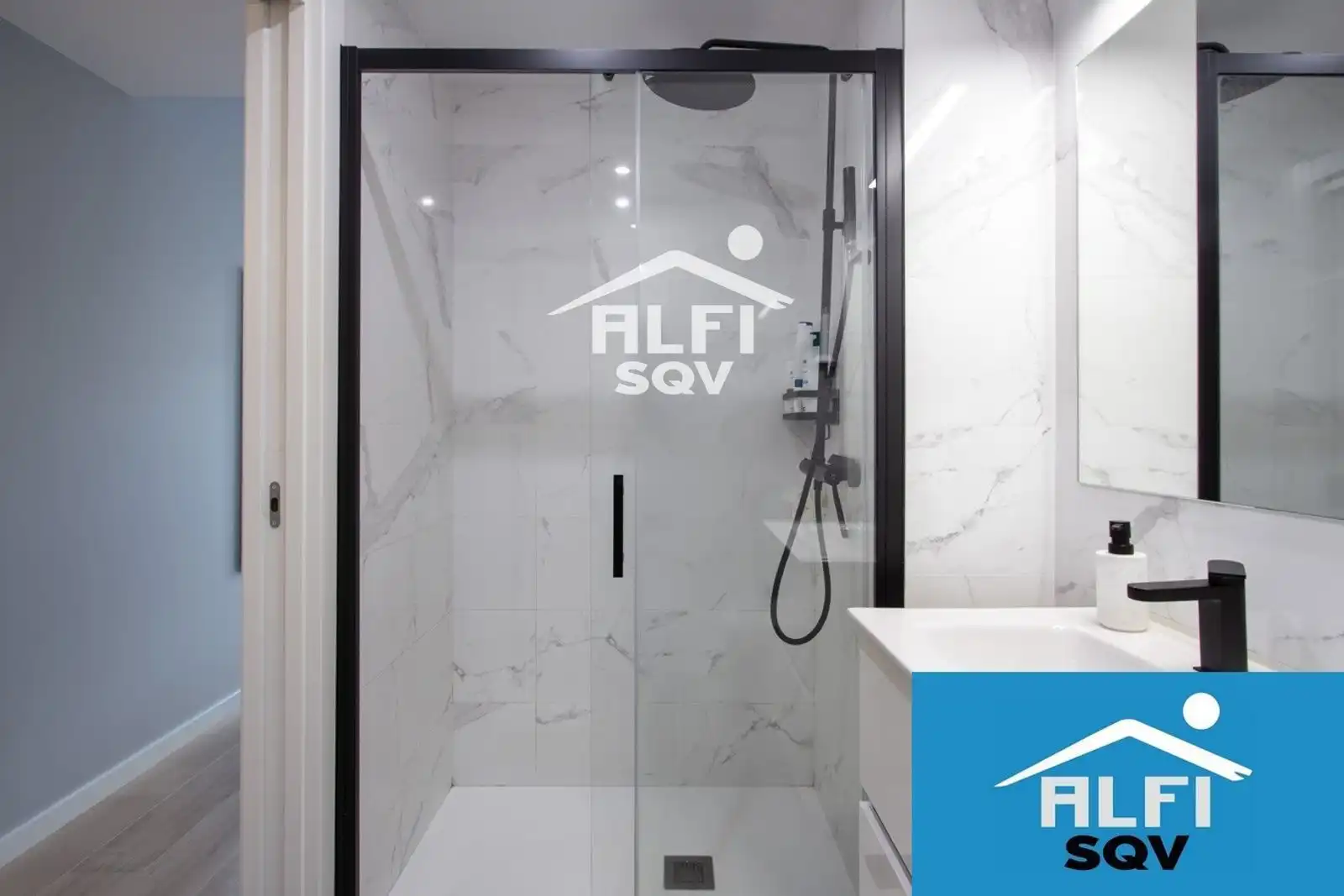 Bathroom of Flat for sale in Sant Cugat del Vallès  with Air Conditioner, Heating and Terrace