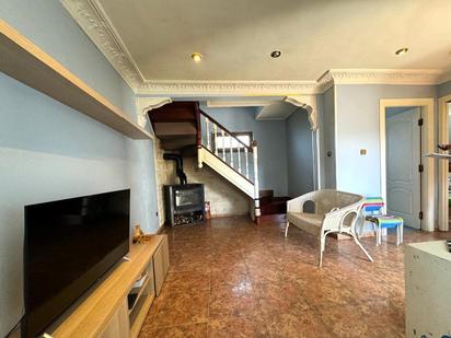 Sala d'estar de Casa o xalet en venda en San Felices de Buelna amb Terrassa