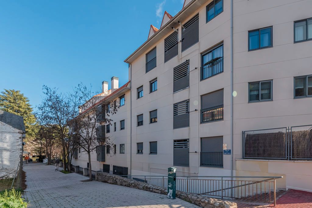 Piso en venta en C/ Plaza de la Estación                    -  Res , Jardín de los Reyes - Parque Real