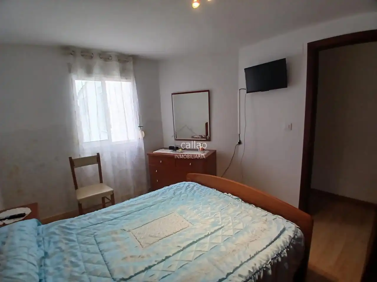 Dormitori de Casa adosada en venda en Narón amb Jardí privat, Traster i Moblat