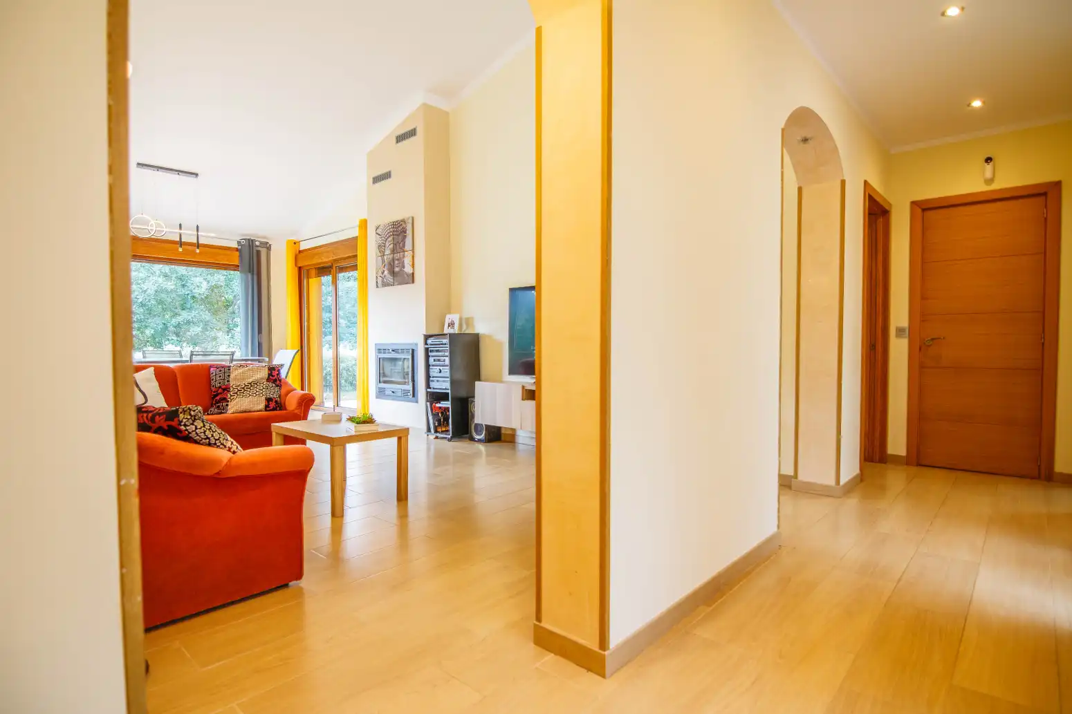 Sala d'estar de Casa o xalet en venda en Ribadesella amb Calefacció, Jardí privat i Terrassa