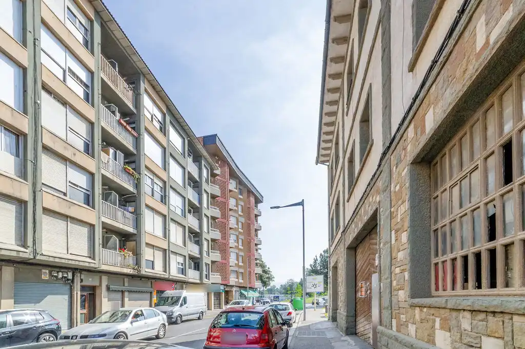 Exterior view of Office for sale in Manlleu