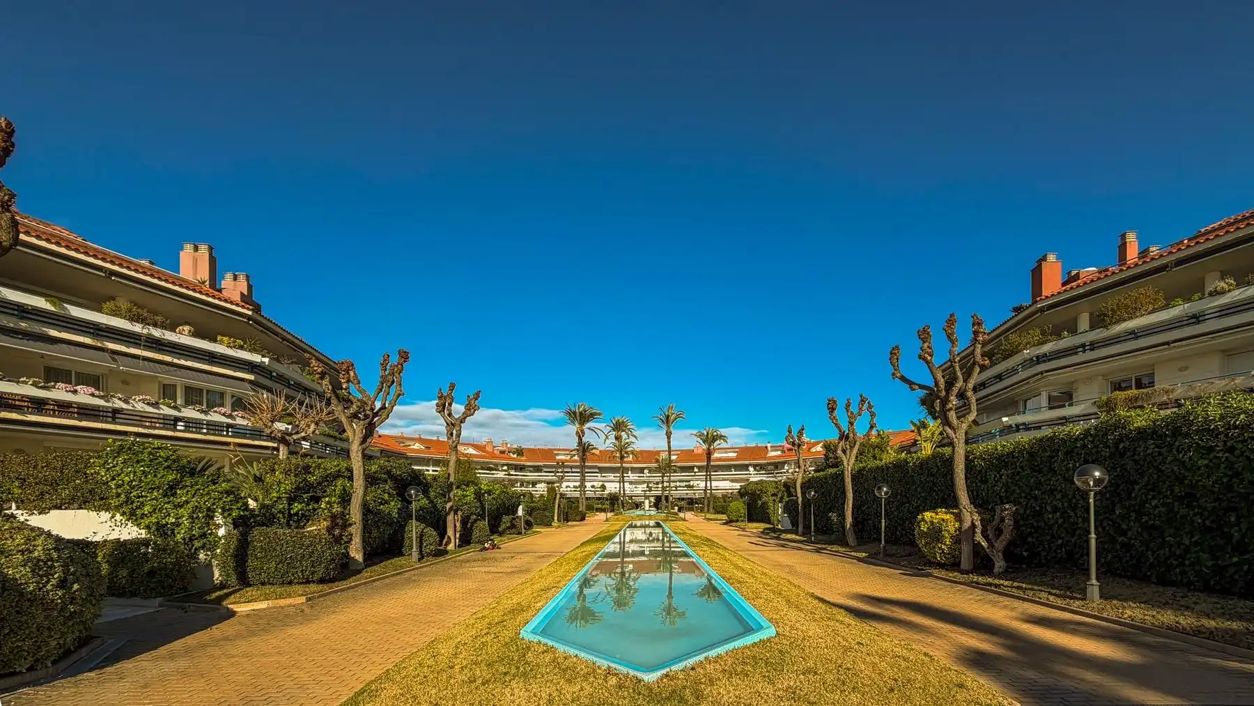 Vista exterior de Pis en venda en Sitges amb Aire condicionat, Calefacció i Jardí privat