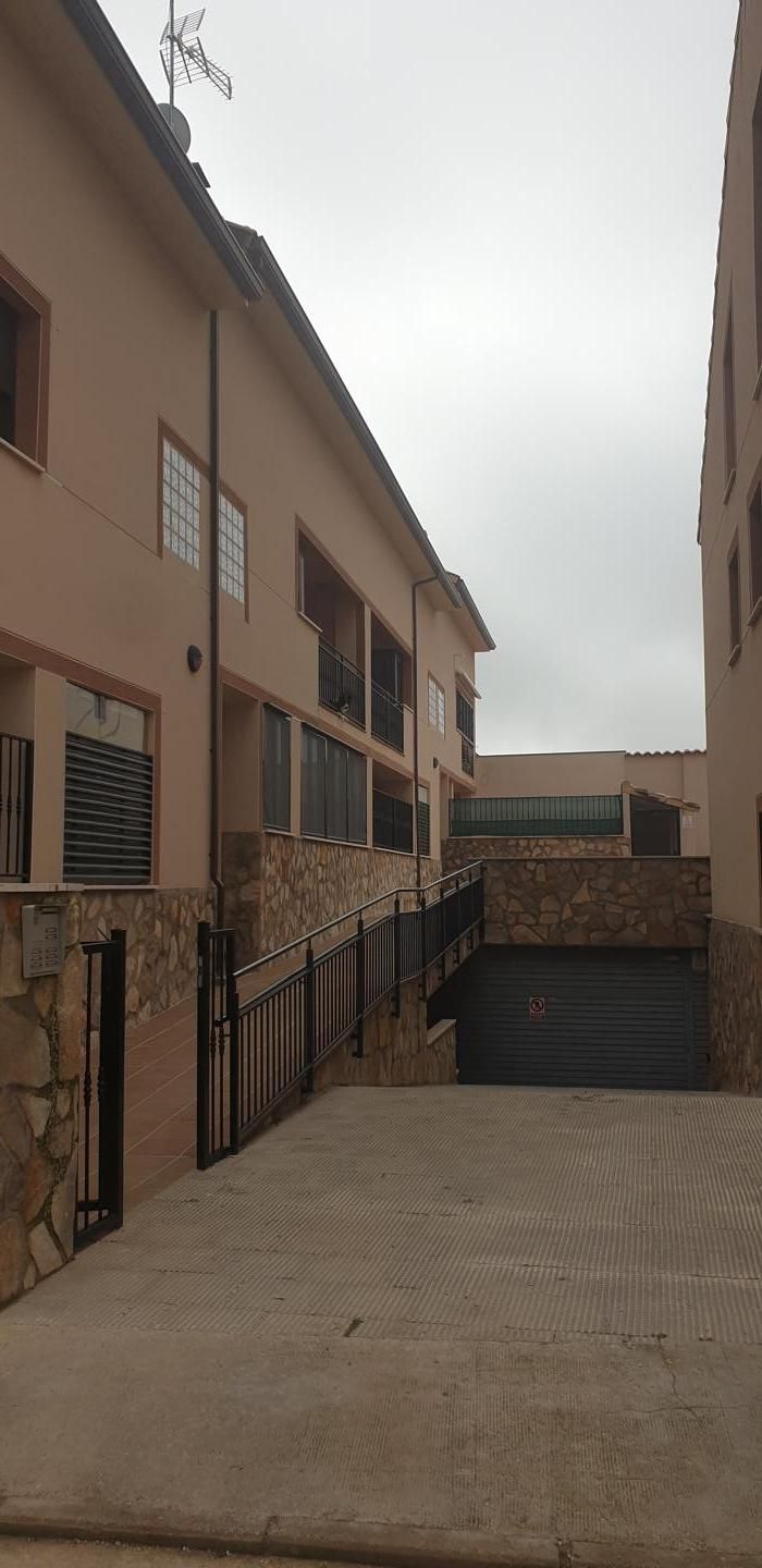 Vista exterior de Dúplex en venda en Huelves amb Calefacció, Terrassa i Traster