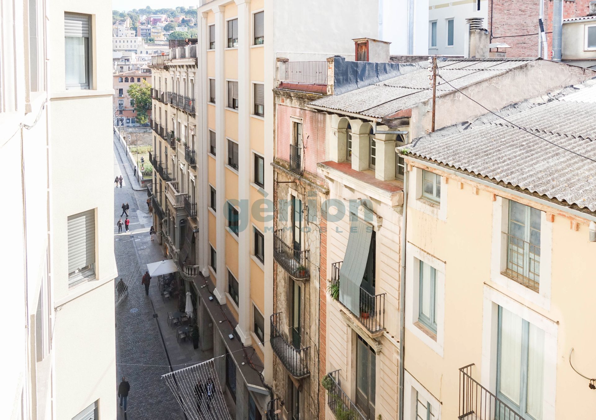Vista exterior de Pis en venda en Girona Capital amb Calefacció i Terrassa