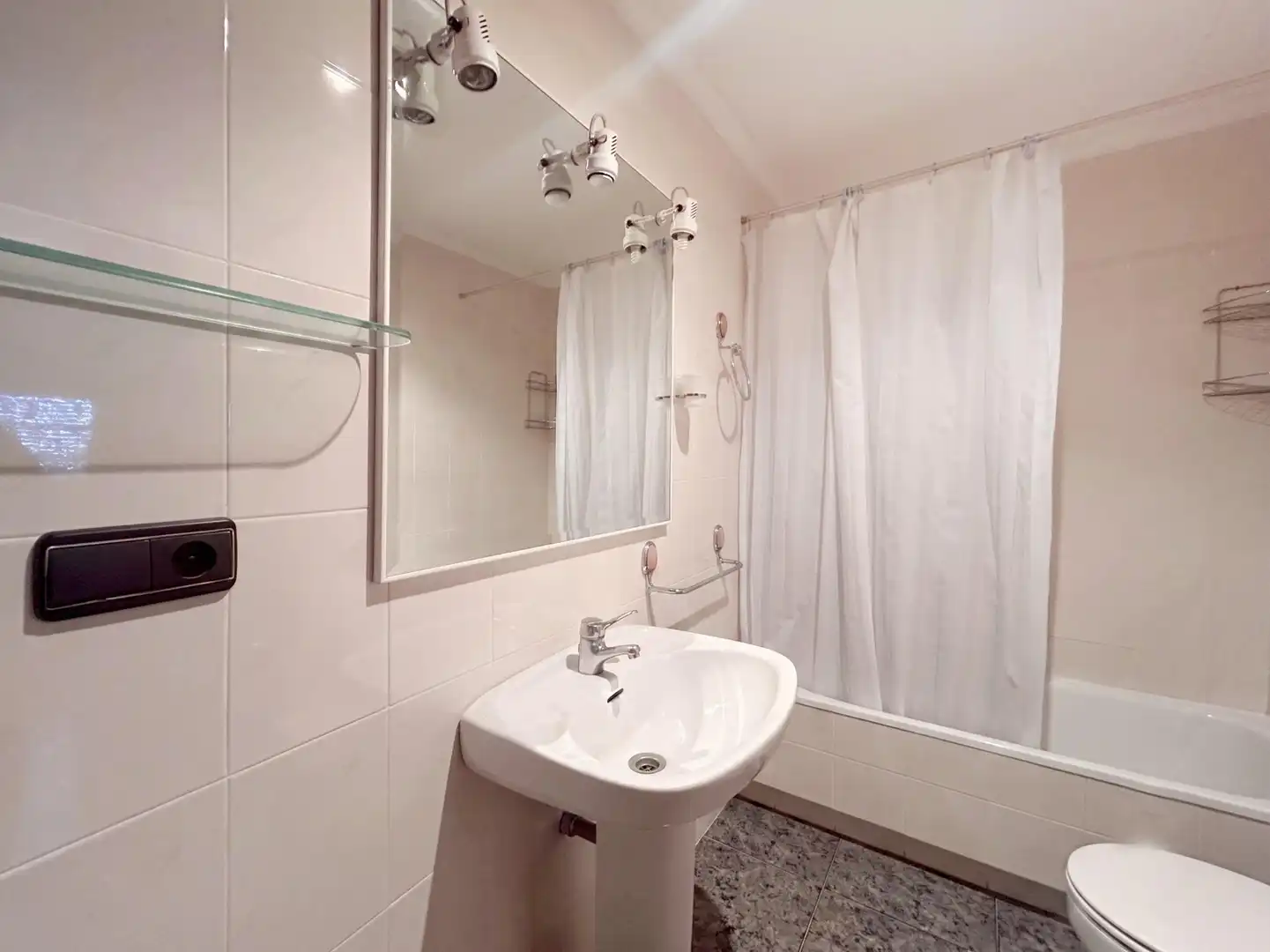 Bathroom of Houses for sale in Novelda  with Private garden, Terrace and Storage room